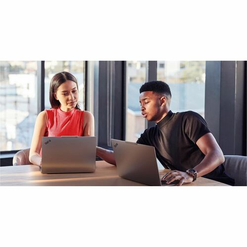 Laptop Empresarial Lenovo ThinkPad X9-15 Gen 1 Aura Edition, Intel Core Ultra 7 258V, 32GB RAM, SSD 1TB, Windows 11 Pro, 1 año de garantía
