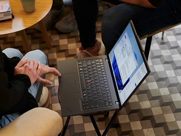 Laptop Empresarial ThinkPad T14 G5, Intel Core Ultra 5 125U, 16GB RAM, SSD 512GB, Windows 11 Pro, 3 años de garantía en sitio