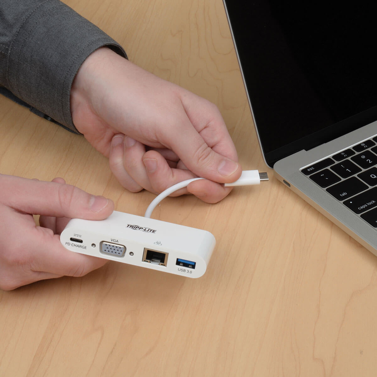 Adaptador Tripp Lite U444-06N-VGU-C, USB-C Macho - VGA Hembra con Hub USB-A, 1x RJ-45, Blanco