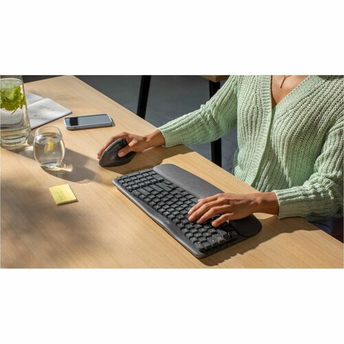 Teclado Ergonómico Inalámbrico Logitech Wave Keys 920-012278 | Bluetooth + Logi Bolt | 3 Dispositivos | Español | Grafito | Batería 36 Meses | SKU 920-012278