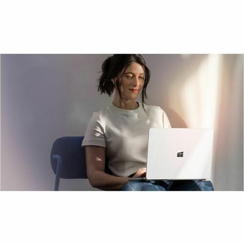 Laptop Empresarial Microsoft Surface Laptop 7, Intel Core Ultra 7, 32GB RAM, SSD 512GB, Windows 11, 1 año de garantía