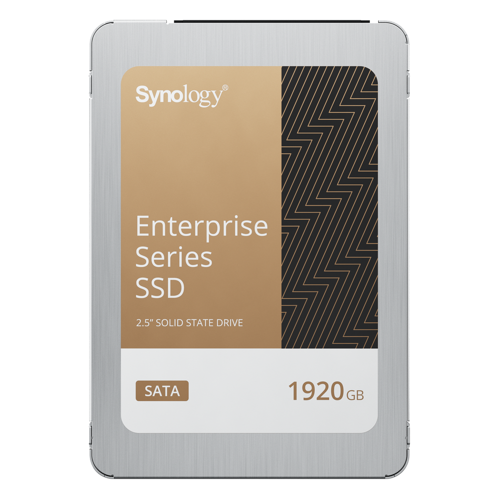 SSD SATA 2.5" Enterprise Synology SAT5221-1920G | 1,920GB | >10,000 TBW (~2.85 DWPD) | 50K IOPS Escritura | 530MB/s SATA 6Gb/s | All-Flash NAS o Tier Caliente | DS1825+ RS2423RP+ | Firmware vía DSM | SKU SAT5221-1920G