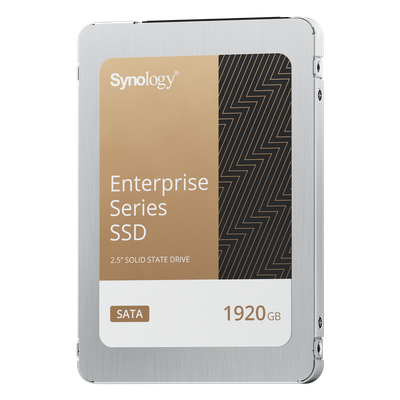 SSD SATA 2.5" Enterprise Synology SAT5221-1920G | 1,920GB | >10,000 TBW (~2.85 DWPD) | 50K IOPS Escritura | 530MB/s SATA 6Gb/s | All-Flash NAS o Tier Caliente | DS1825+ RS2423RP+ | Firmware vía DSM | SKU SAT5221-1920G