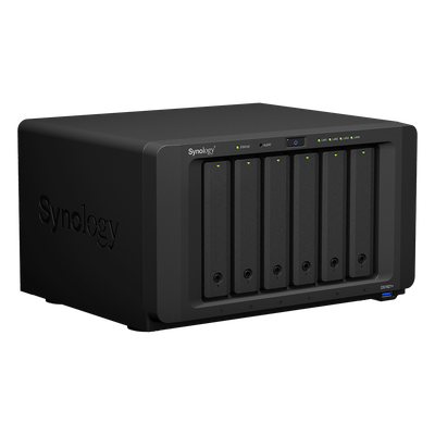 NAS Synology DS1621+ | 6 Bahías (exp. 16) | AMD Ryzen V1500B 4C | 4GB DDR4 ECC (max 32GB) | 10GbE | 2×M.2 NVMe | RAID 6 | Btrfs | VM + Docker | Active Backup | SKU DS1621+